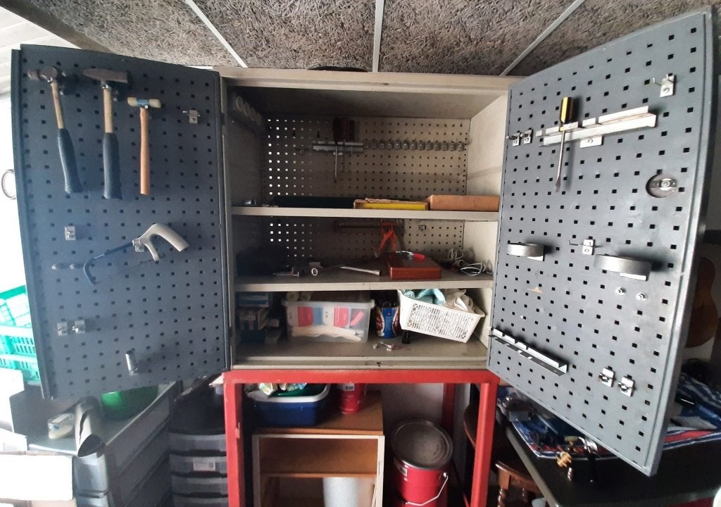 Metalen gereedschapkast met onderstel voor garage werkplaats