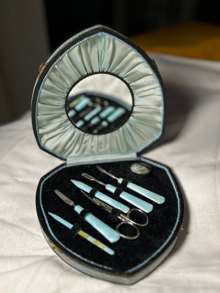 Vintage manicure set blauw, jaren ‘50-‘60, hartvormig etui, Ophalen of Verzenden