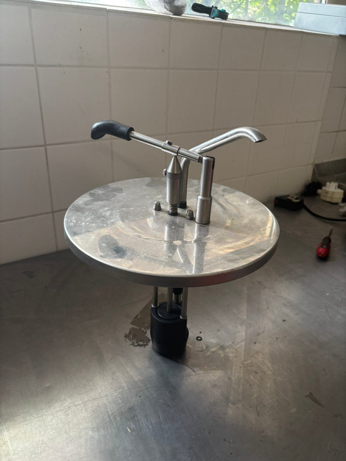 Sauspomp emmerdispenser, Ophalen of Verzenden, Zo goed als nieuw