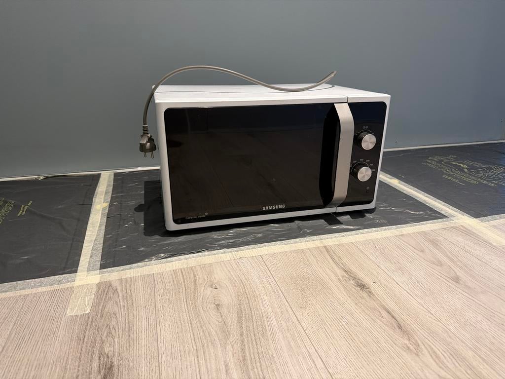 Samsung Magnetron - Wit, 800W, Witgoed en Apparatuur, Magnetrons, Gebruikt, Vrijstaand, Magnetron, 45 tot 60 cm, Draaiplateau