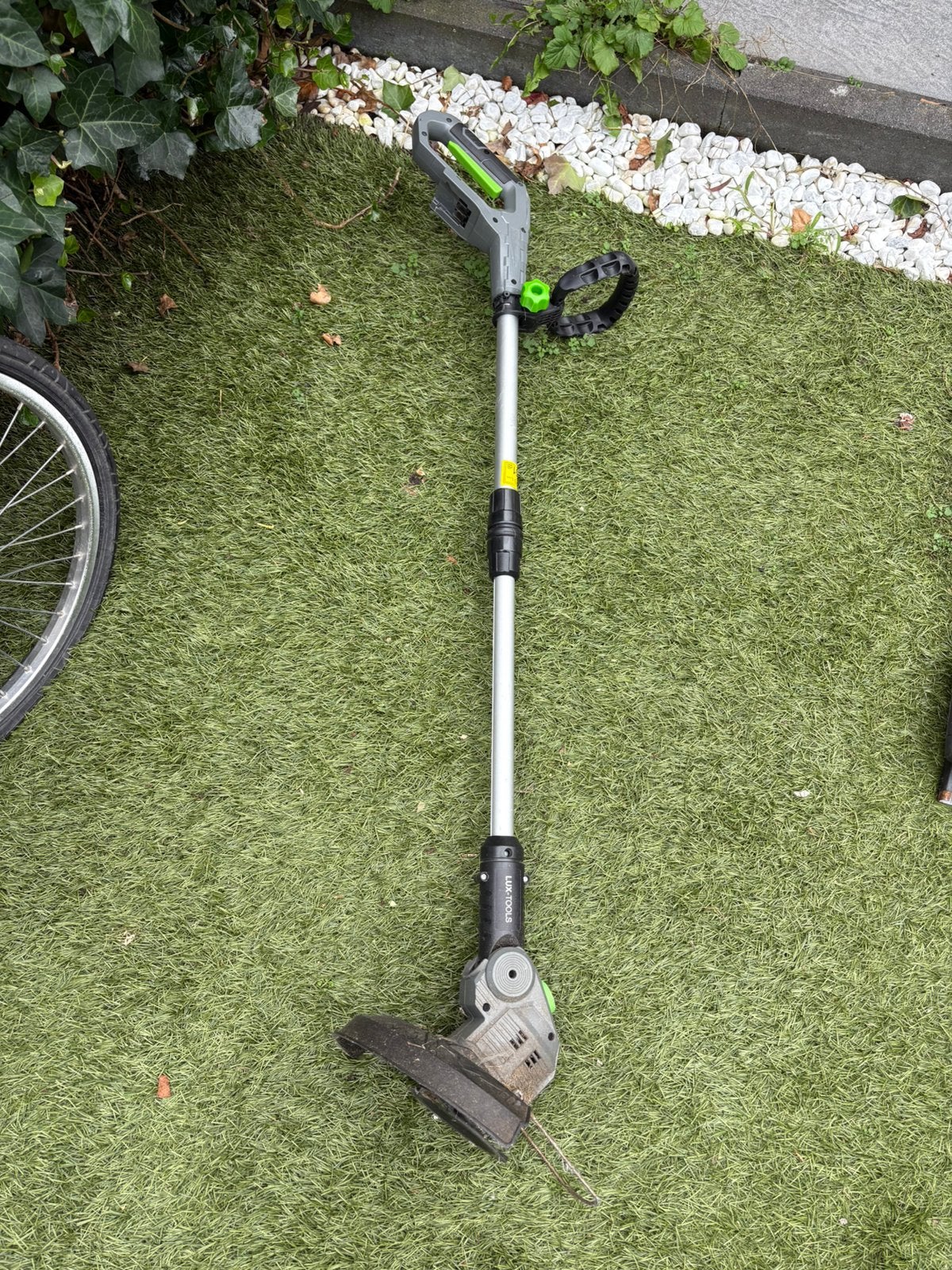 Electrische grastrimmer, Ophalen, Zo goed als nieuw, Accu