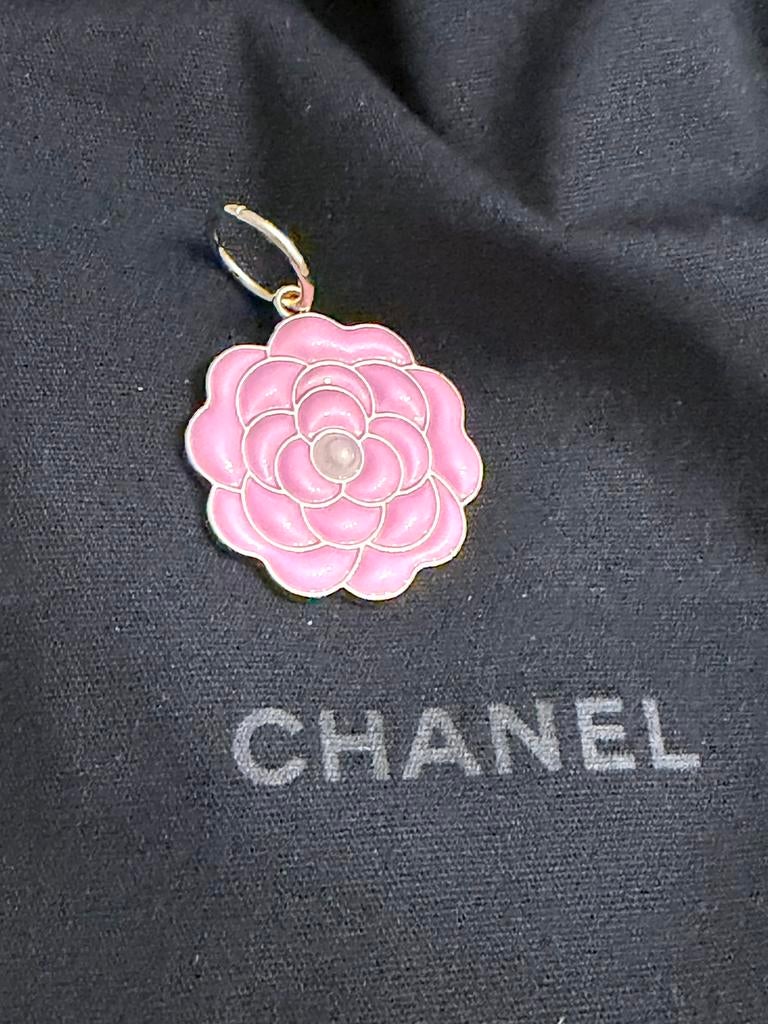 Chanel bedel camelia nieuw! Inclusief verzenden, Sieraden, Tassen en Uiterlijk, Bedels, Overige merken, Overige materialen, Verzenden