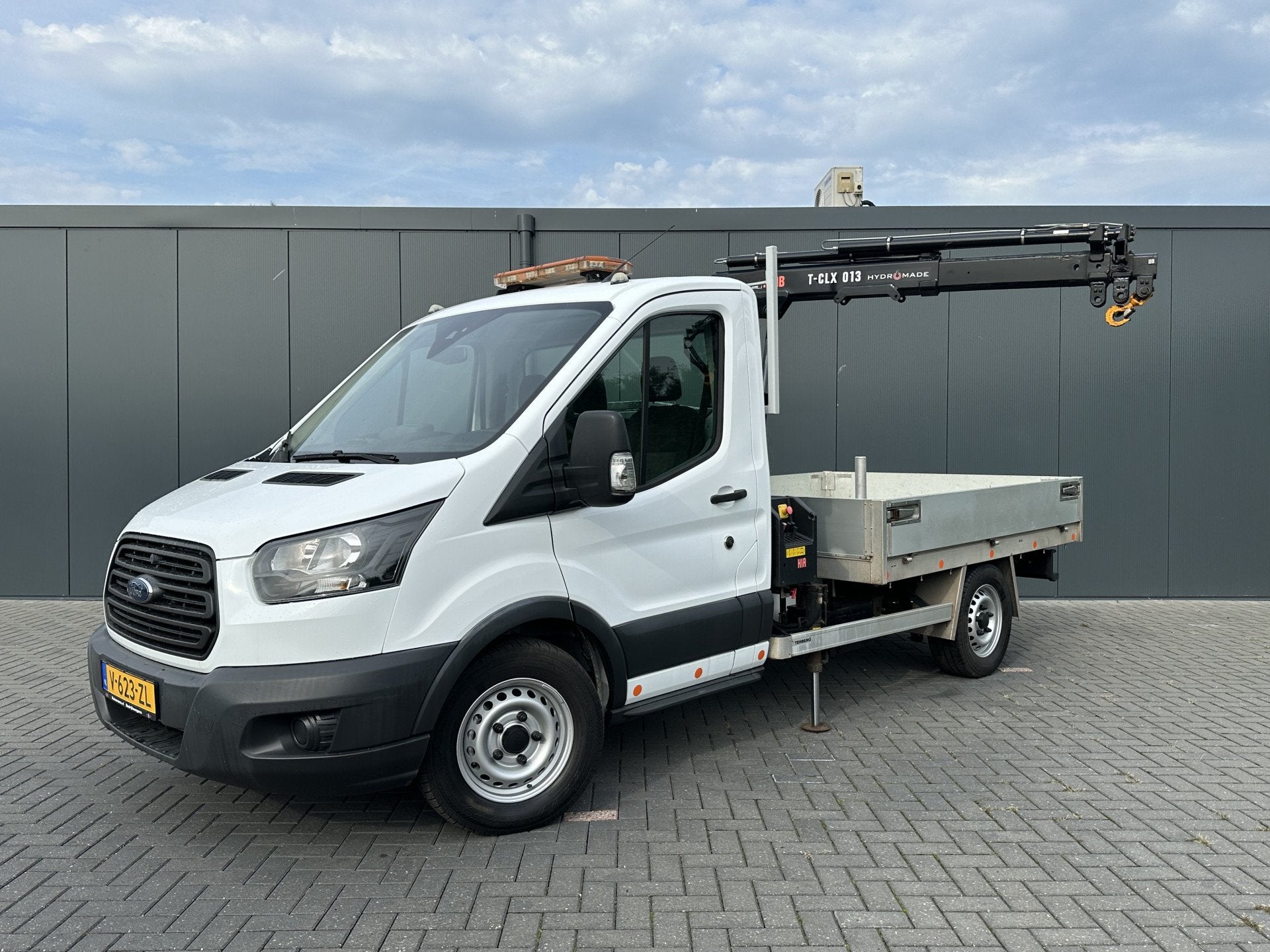 Ford Transit 350 2.0 TDCI 130 PK AWD / 4x4 / HIAB T-CLX 013, Auto's, Start-stop-systeem, Euro 6, 4 cilinders, 2800 kg