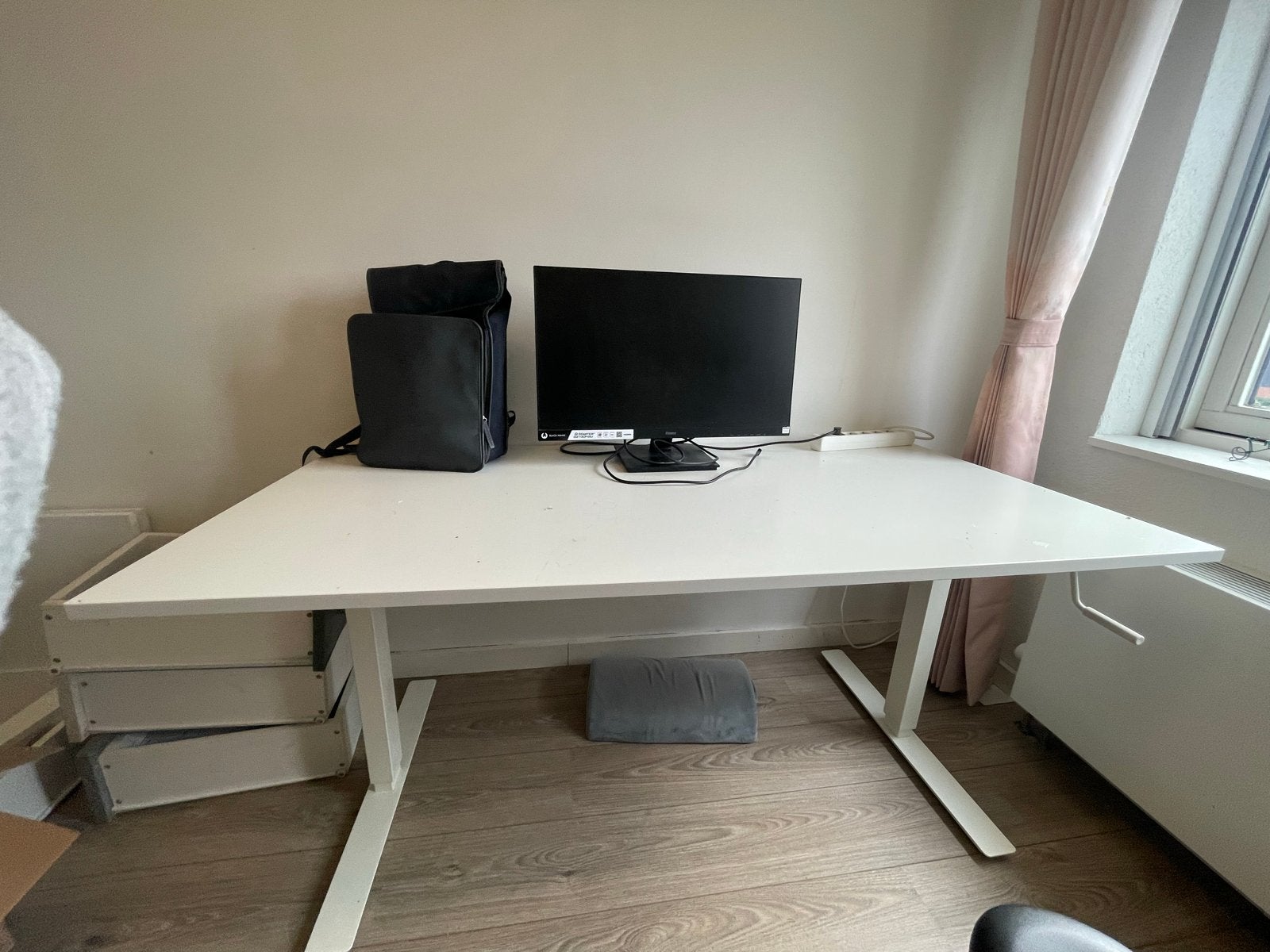Foto 3 van Wit in hoogte verstelbaar bureau - ideaal voor thuiswerken