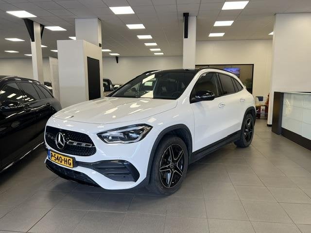Mercedes-Benz GLA-klasse 250 e AMG Line PLUG-IN HYBRID / PAN, Auto's, 16 kWh, Leder en Stof, Wit, Bedrijf