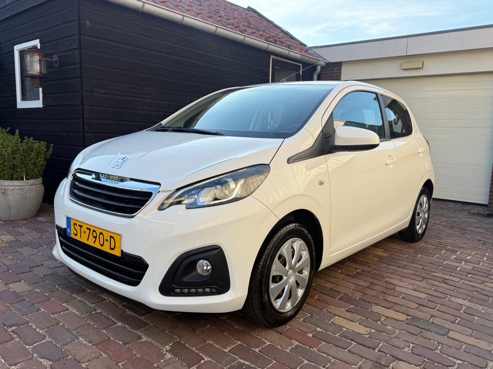 Peugeot 108 1.0 12V E-vti 51KW 5DR 2018 Wit, Voorwielaandrijving, 4 stoelen, Wit, Origineel Nederlands