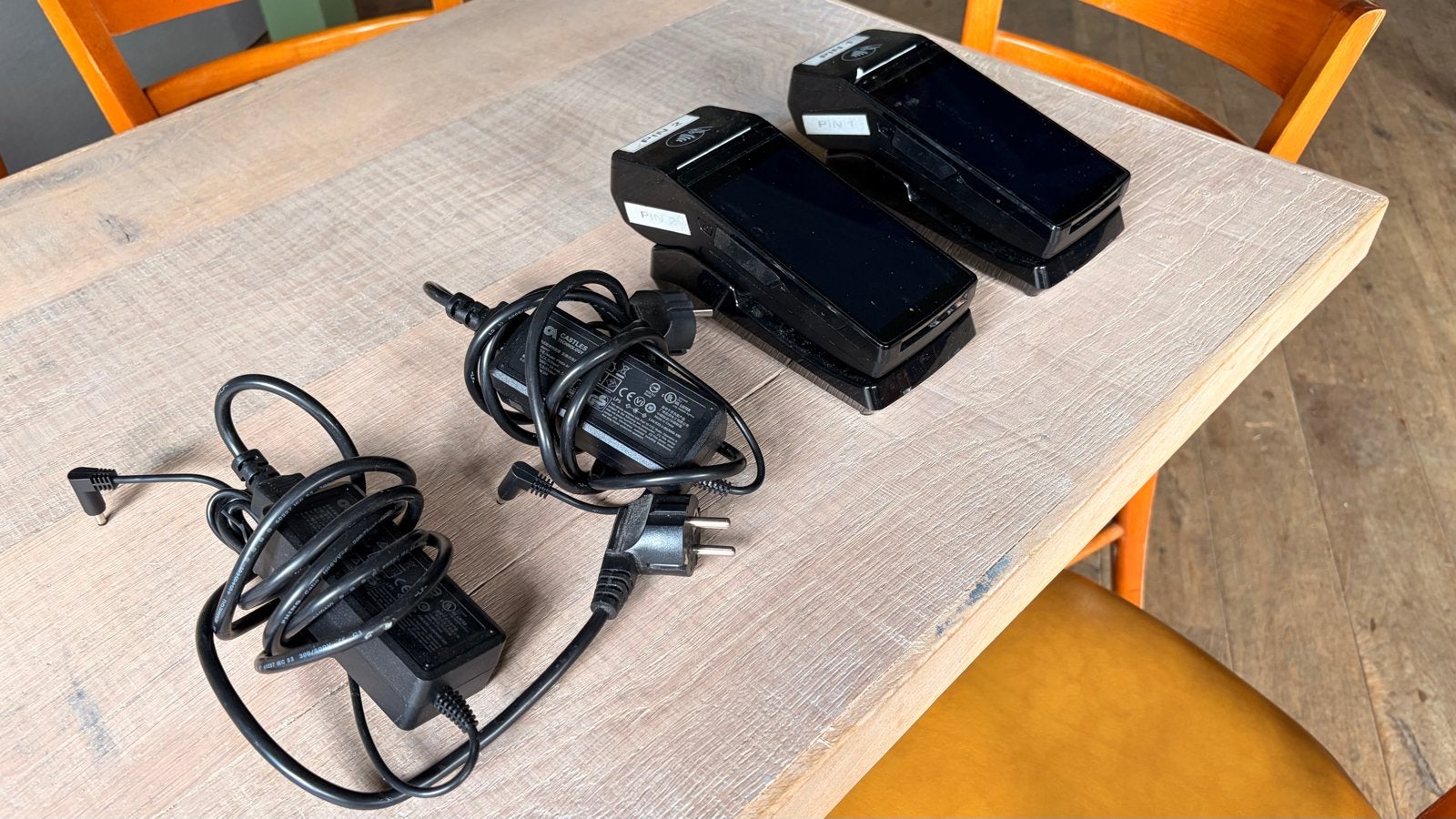 2x Pinautomaat met opladers, Zakelijke goederen, Ophalen of Verzenden