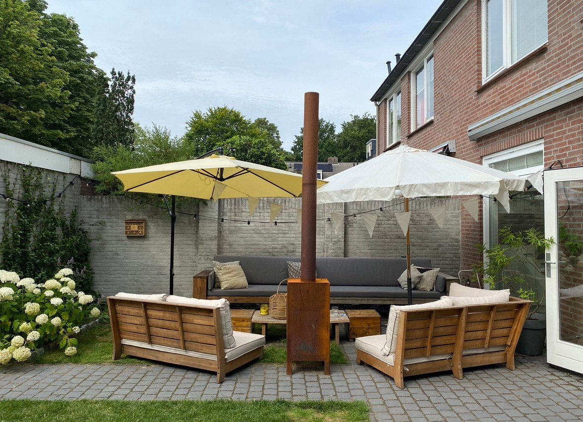 2 parasols (inclusief of exclusief voet), Ophalen, Gebruikt, Zweefparasol
