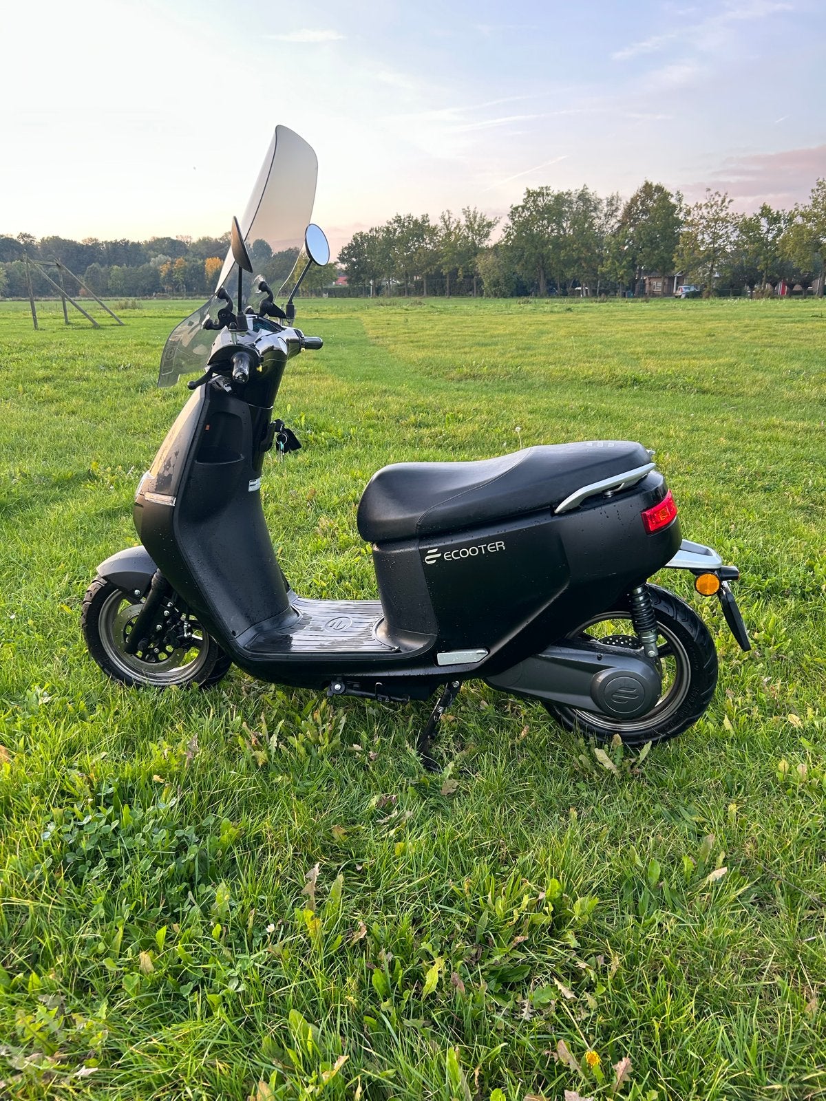 Zeer nette E-scooter E2 - Weinig gebruikssporen, Fietsen en Brommers, Ophalen, Zo goed als nieuw, Elektrisch, Overige merken