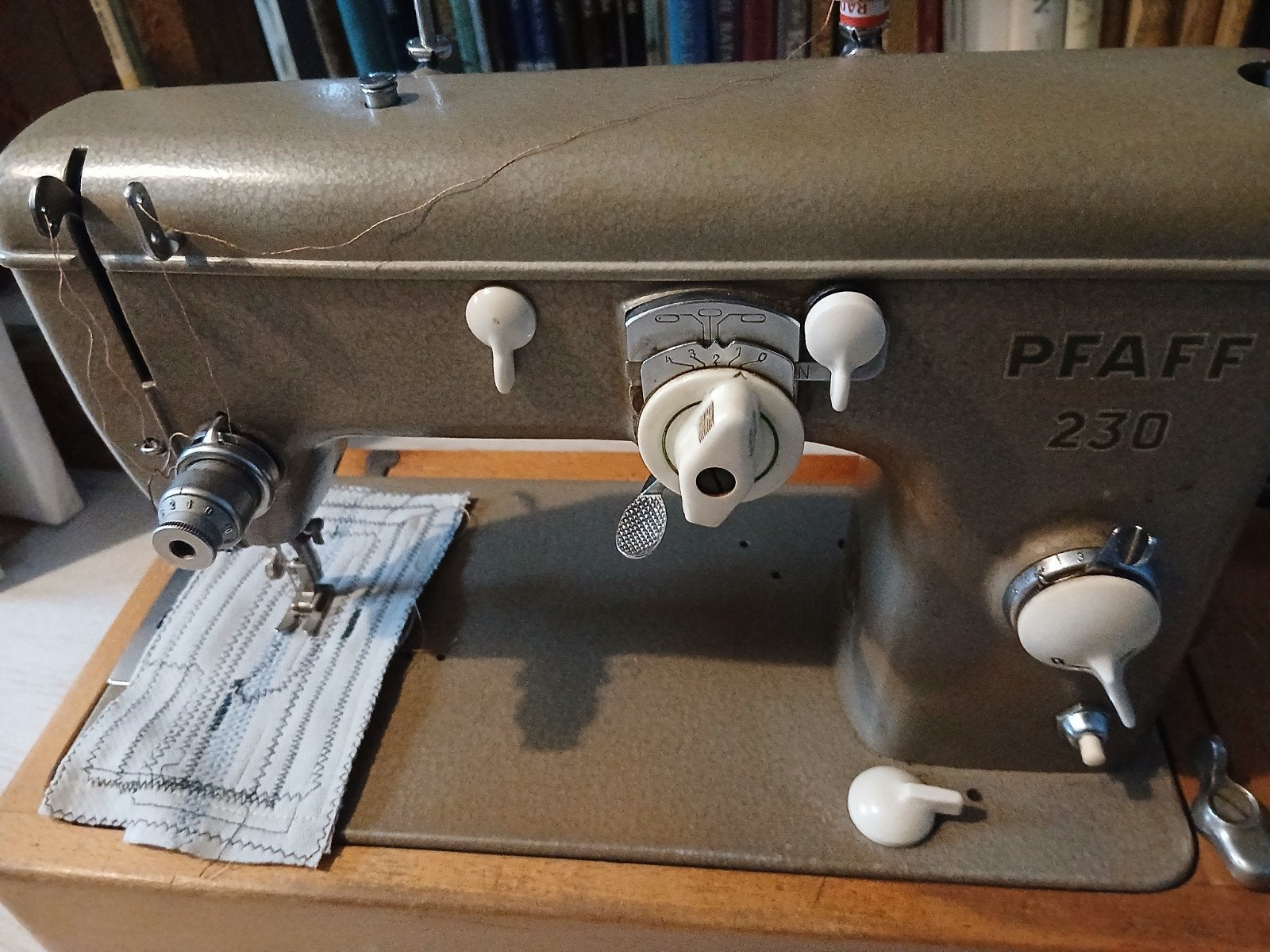 Vintage Pfaff 230 Naaimachine - Werkend, Antiek en Kunst, Ophalen