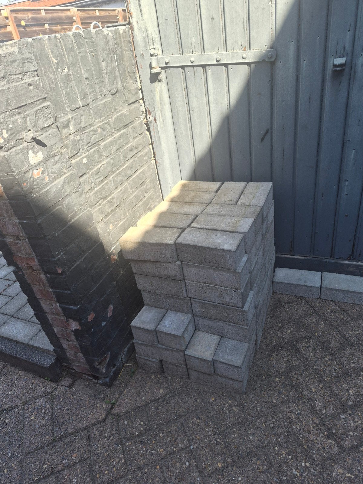 GRATIS Restpartij stenen - Ideaal voor kleine projecten, Ophalen, Gebruikt, Beton