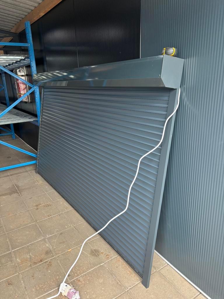 Nieuwe antraciet rolluiken ( somfy met afstandsbediening), Doe-het-zelf en Verbouw, Rolluiken, Ophalen of Verzenden, Zo goed als nieuw