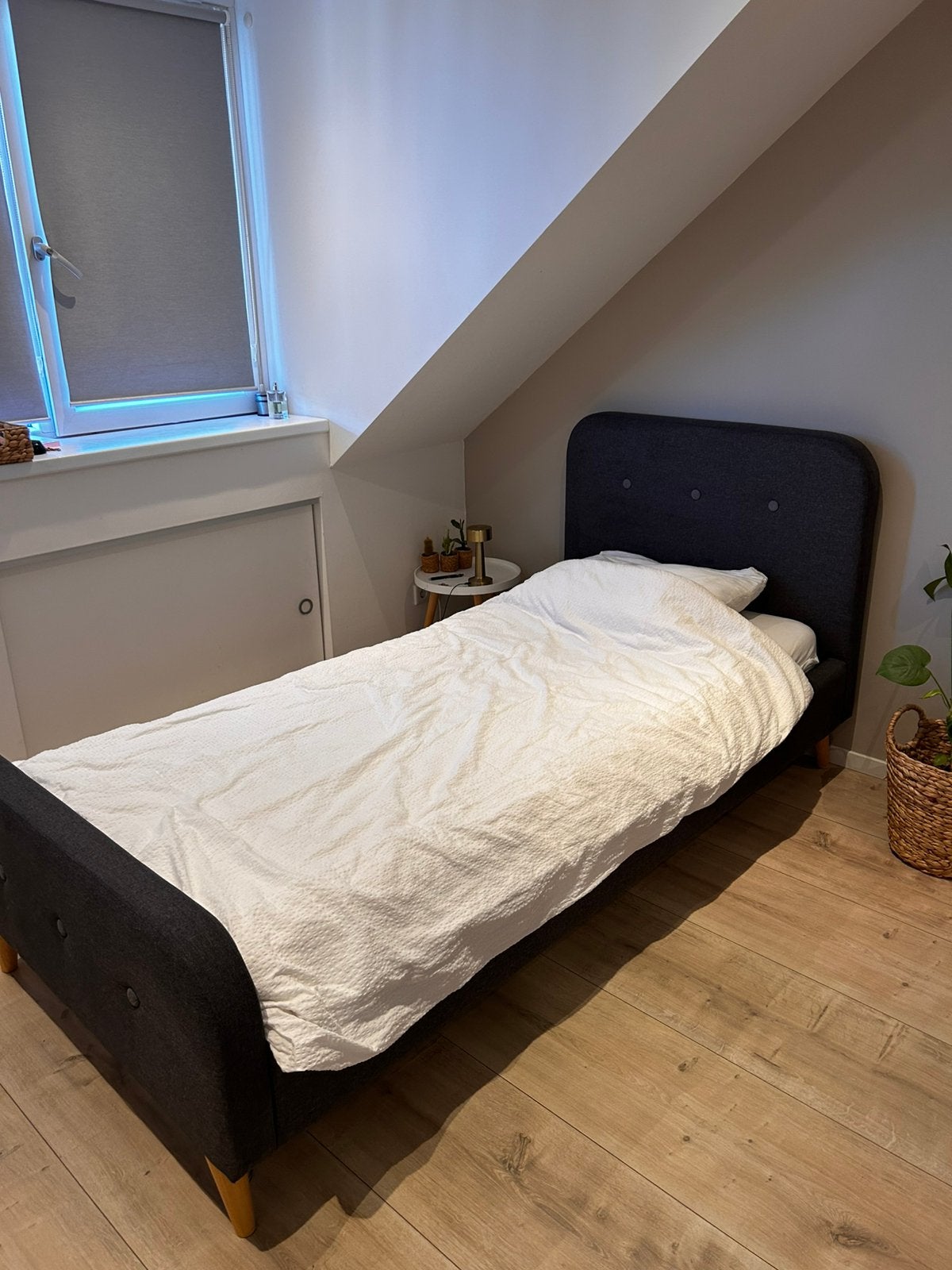 1 persoons gestoffeerd bedframe TEAB, Huis en Inrichting, Ophalen, 90 cm, Eenpersoons, Zo goed als nieuw