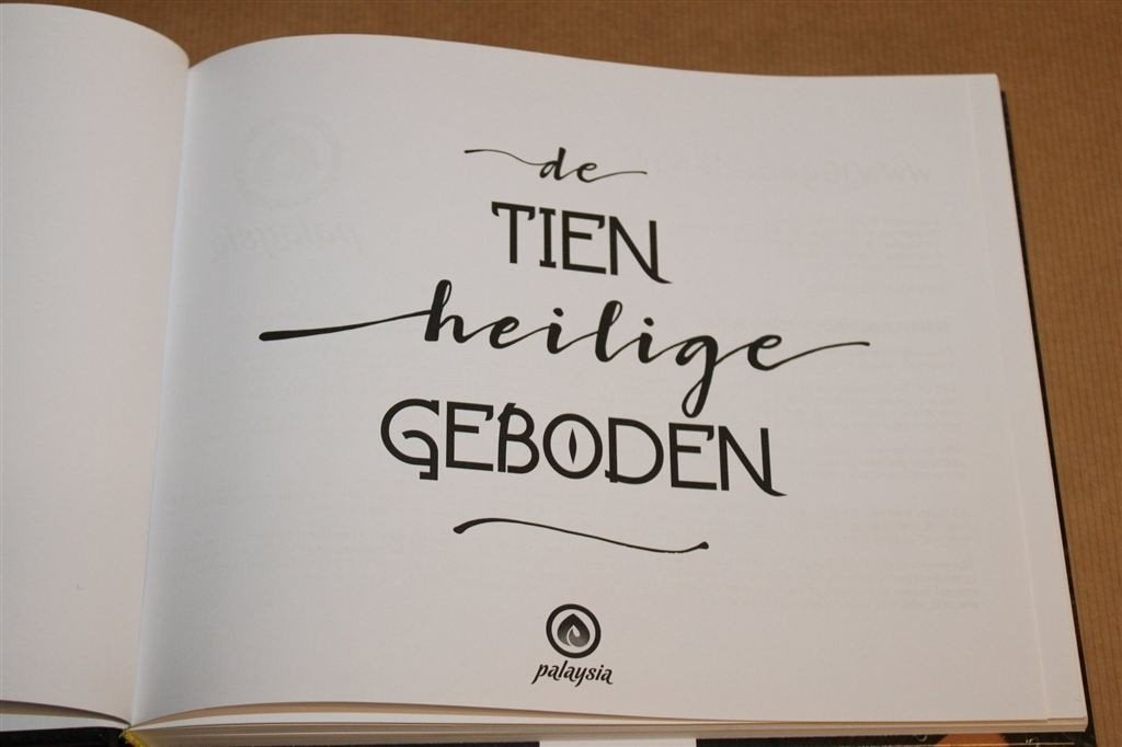 De 10 Heilige Geboden — Herschreven als 10 Beloften, Ophalen of Verzenden, Zo goed als nieuw