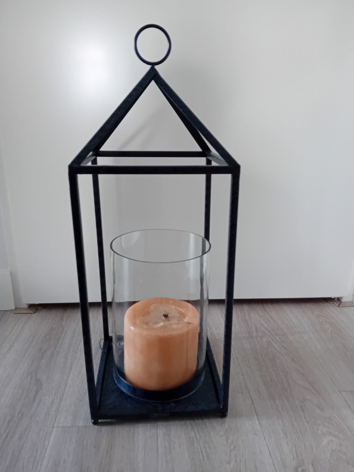 Lifestyle windlicht met Kaars en glazen cilinder, Huis en Inrichting, Woonaccessoires | Kandelaars en Kaarsen, Ophalen, 25 tot 50 cm