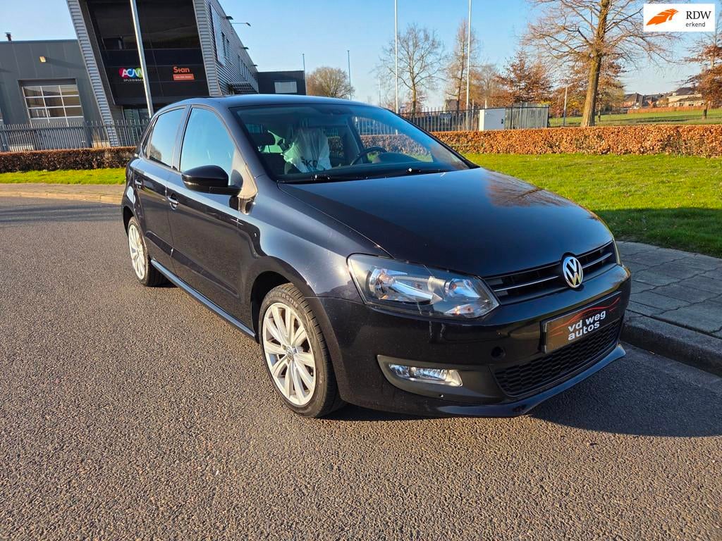 Volkswagen Polo 1.2 TSI Team 5 deurs airco cruise navi, Auto's, Euro 5, 60 pk, 1198 cc, Zwart