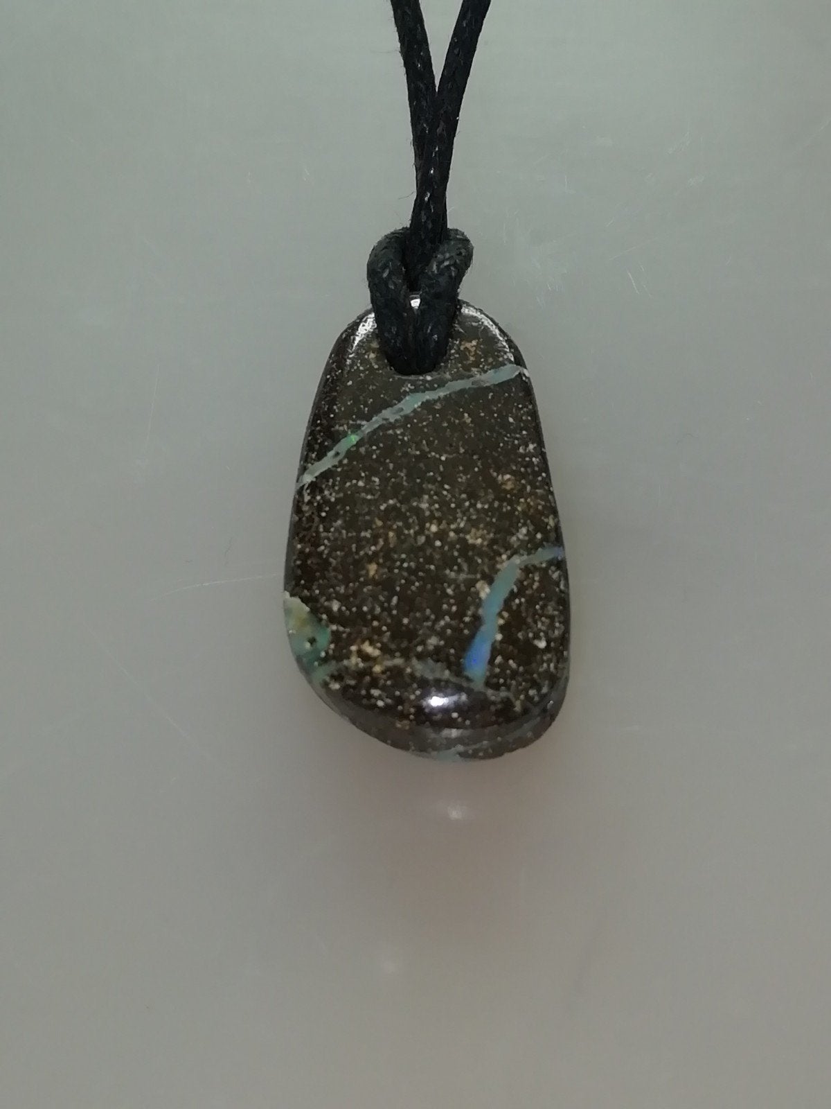 Boulder opaal hanger, Sieraden, Tassen en Uiterlijk, Edelstenen, Ophalen of Verzenden, Nieuw