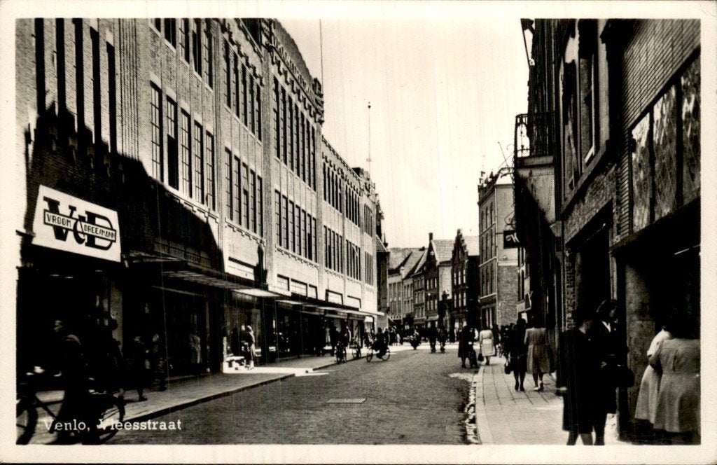 Venlo - Vleesstraat - Straatbeeld, Ophalen of Verzenden, 1940 tot 1960, Gelopen, Limburg