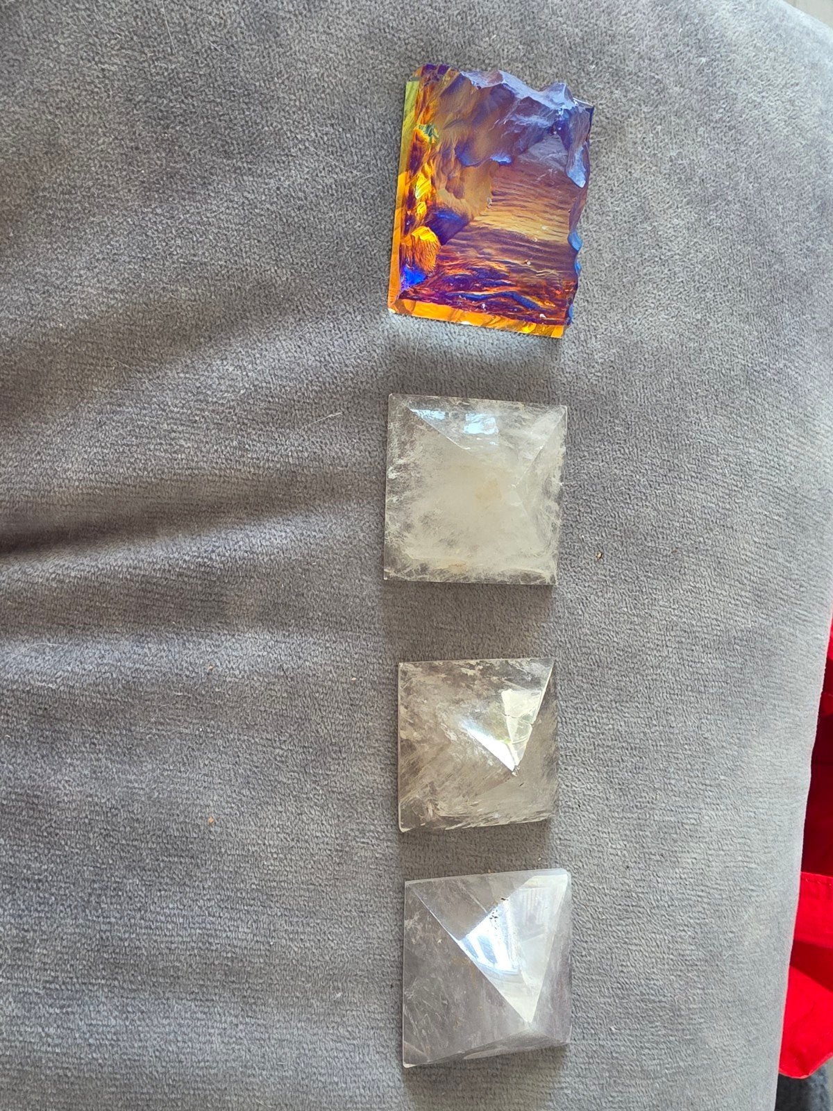 edelstenen piramides, Ophalen