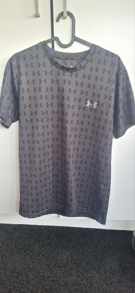 Under Armour shirt maat S zo goed als nieuw, Fitness, Zwart, Under Armour, Ophalen of Verzenden