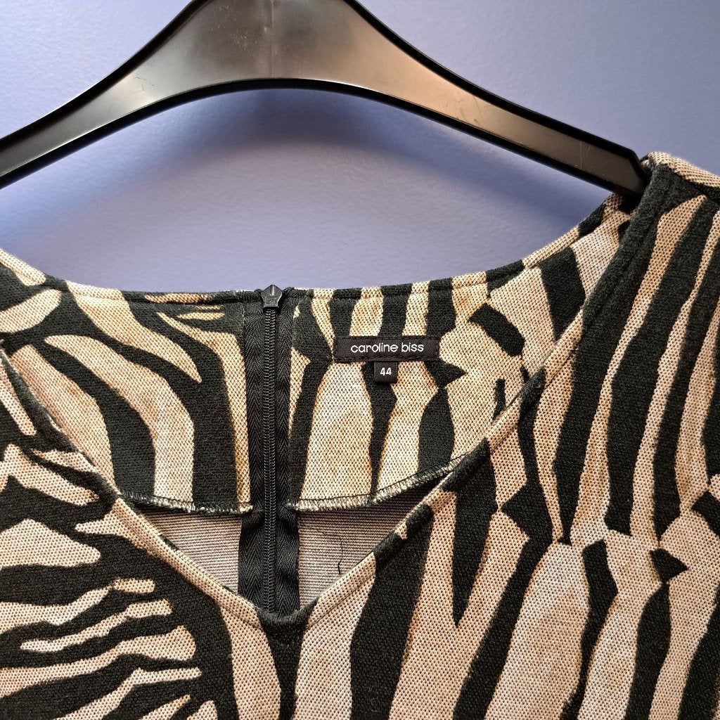 Caroline Biss bruin zwarte zebra print jurk 3/4 mw 44 47781, Kleding | Dames, Jurken, Bruin, ., Maat 42/44 (L), Ophalen of Verzenden