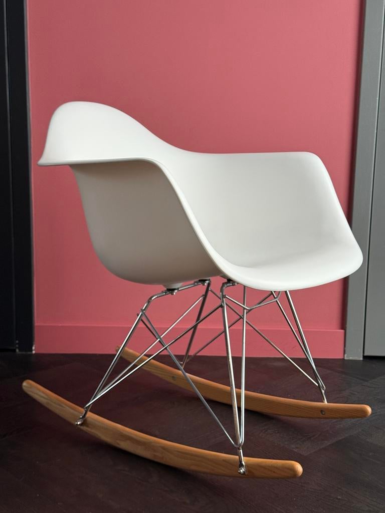 Witte schommelstoel in Eames RAR stijl, Ophalen, Wit, Zo goed als nieuw, Eén