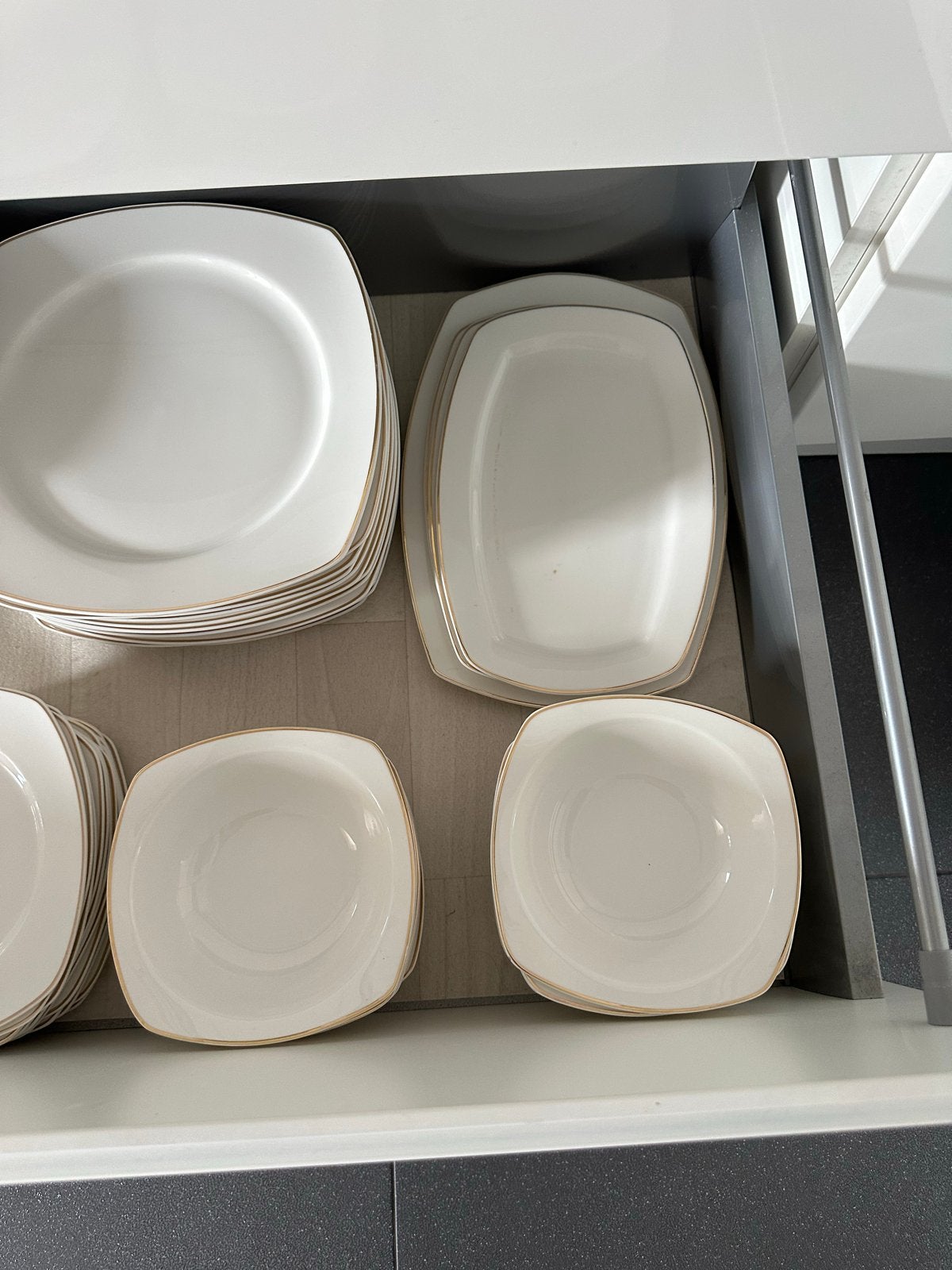 Karaca merk wit servies met gouden rand - Zo goed als nieuw, Ophalen, Zo goed als nieuw, Compleet servies, Klassiek