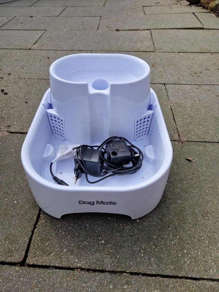 Drinkwater fontein, Dieren en Toebehoren, Ophalen of Verzenden, Zo goed als nieuw