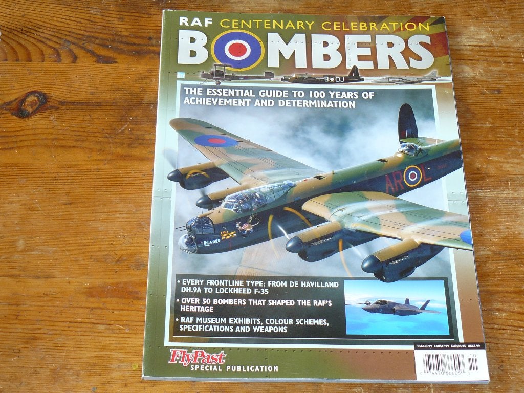 RAF Bombers The essential guide 100 years RAF, Ophalen of Verzenden, Zo goed als nieuw, Boek of Tijdschrift