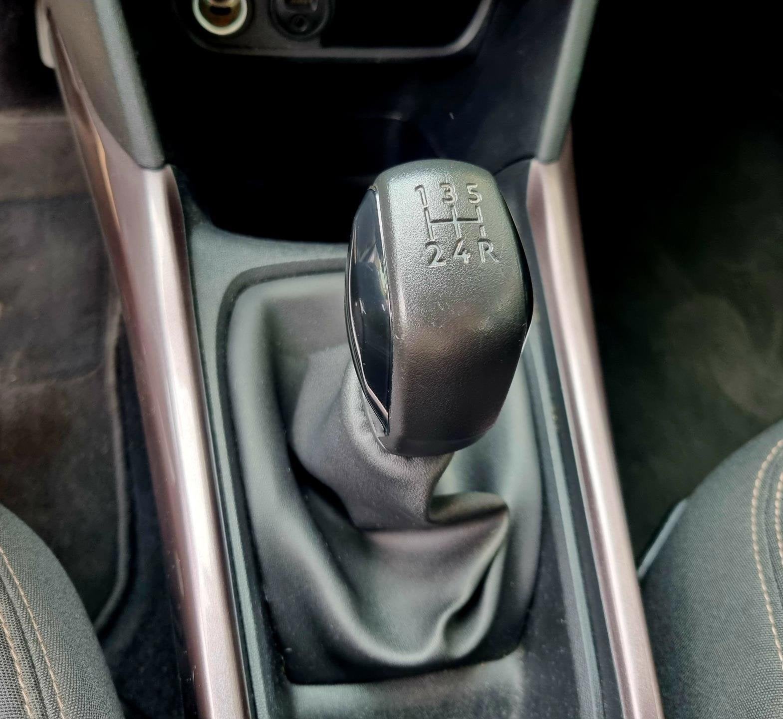 Foto 9 van Peugeot 2008 1.2 VTi Active Navi Airco