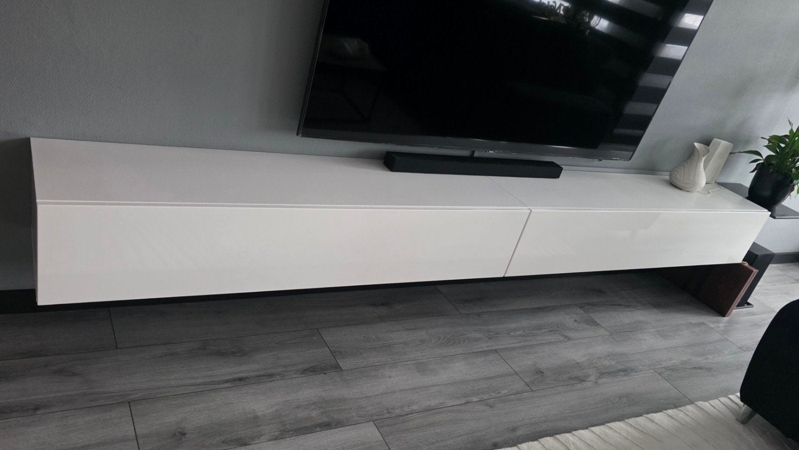 Zwevend TV-Meubel hoogglans wit 320cm (2 delen á 160cm), Huis en Inrichting, Kasten | Televisiemeubels, Ophalen, 150 tot 200 cm