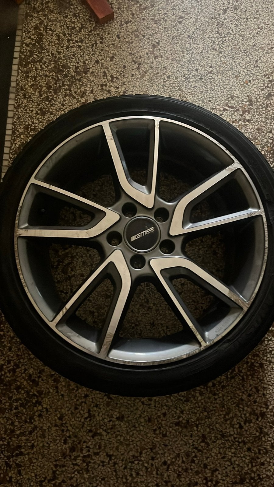 4 gebruikte 18 inch velgen met zomerband - 255/40ZR18, Auto-onderdelen, Banden en Velgen, Ophalen, 18 inch, Gebruikt, 255 mm