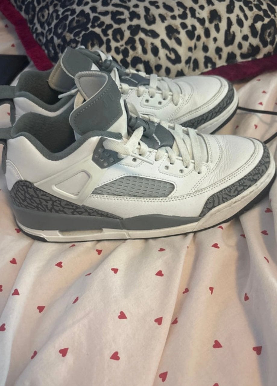 Jordan 3, Ophalen of Verzenden, Grijs, Sneakers of Gympen, Zo goed als nieuw