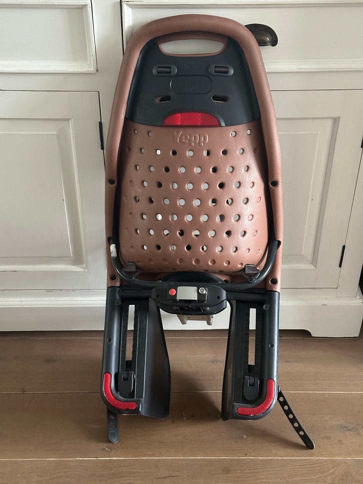 Yepp achterzitje bruin met zadelpen bevestiging, Ophalen, Achterzitje, 22 t/m 36 kg, Gebruikt