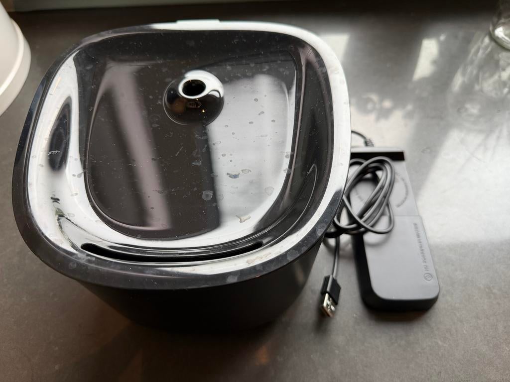 Pettadore Hydrate Lite drinkfontein kat/hond, Ophalen, Automatisch, Zo goed als nieuw