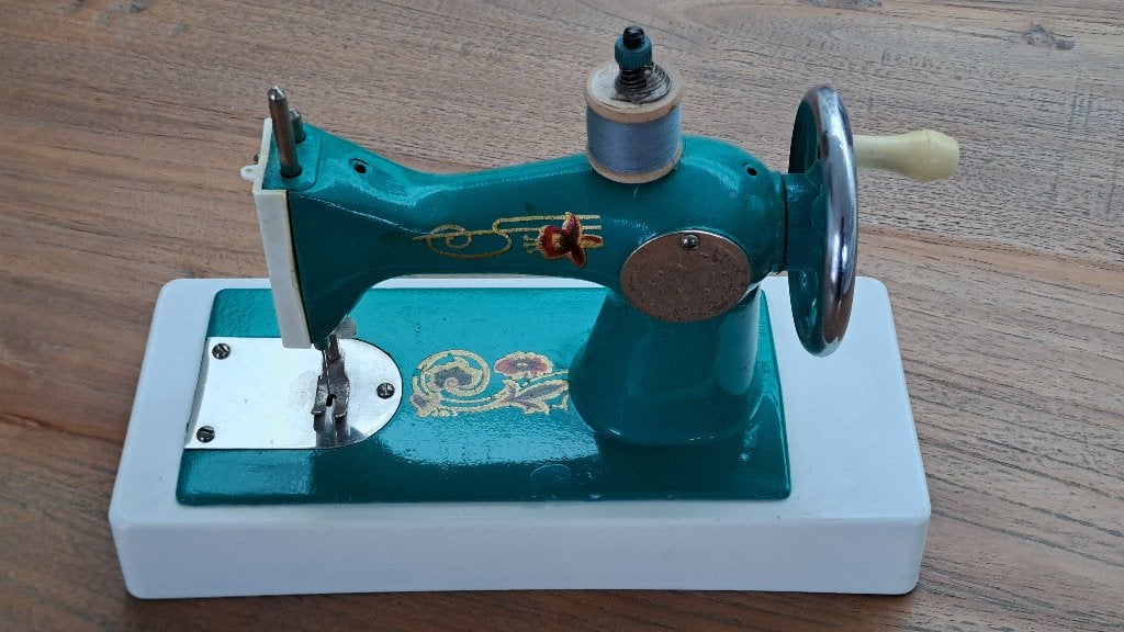 Klein naaimachientje naaiatelier naaimachine Vinted, Hobby en Vrije tijd, Naaimachines en Toebehoren, Ophalen of Verzenden, Gebruikt