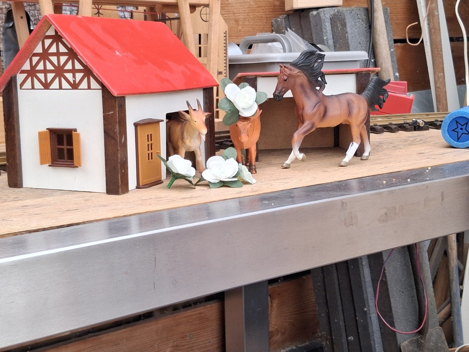 huisje met schuurtje 3 stuks vee. lgb formaat, Ophalen, Gebruikt