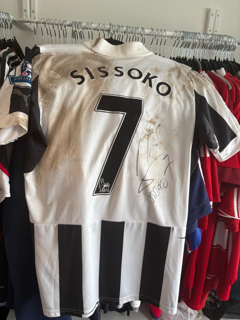 Gesigneerd en match worn Newcastle United Sissoko Shirt, Maat L, Ophalen of Verzenden, Gebruikt, Shirt