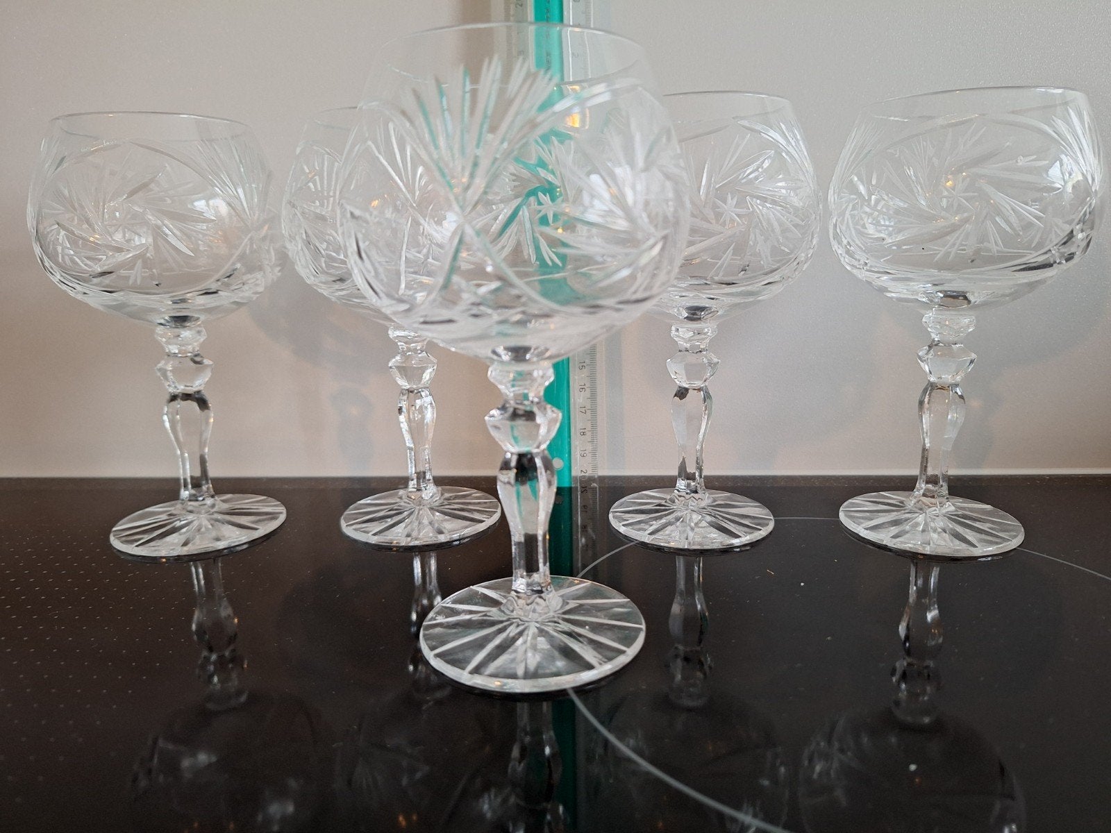 5 Kristallen Wijnglazen met Prachtig Geslepen Patroon, Antiek en Kunst, Ophalen of Verzenden