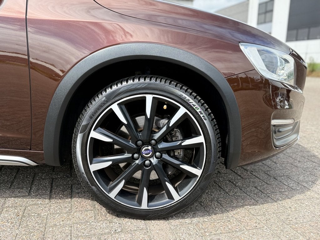 Volvo V60 Cross Country T5 245PK Summum| Opendak| Trekhaak|, Gebruikt, 4 cilinders, 1714 kg, 1600 kg