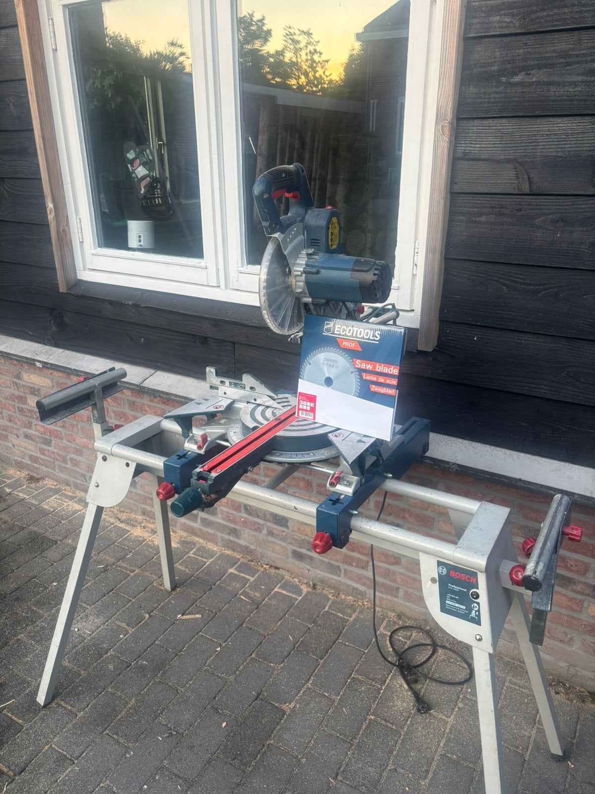 Bosch afkortzaag met nieuw zaagblad, Ophalen, Zo goed als nieuw, Afkortzaag, 30 tot 70 mm