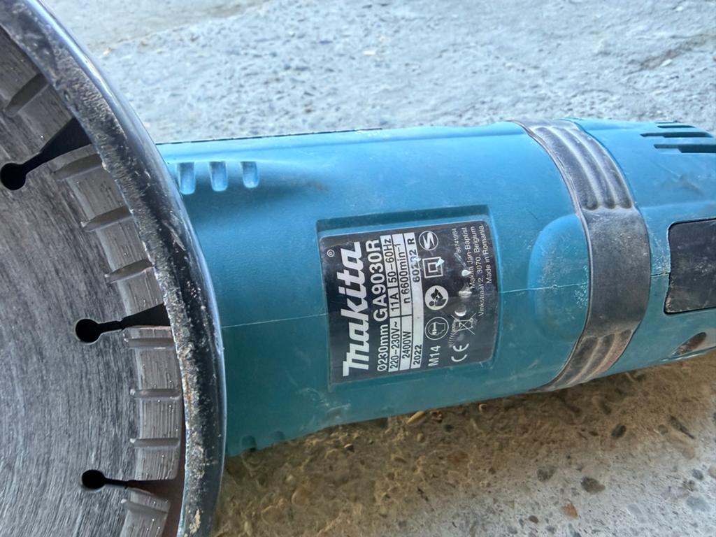 Makita GA9030R Haakse Slijper 230mm - Krachtig en Betrouwbaa, Ophalen, Gebruikt, 1000 watt of meer, Haakse handslijpmachine