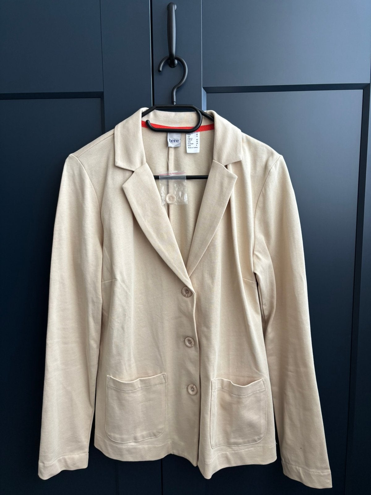 Jersey blazer. Beige. Maat 40. Nieuw. €25,00, Kleding | Dames, Jasjes, Kostuums en Pakken, Ophalen of Verzenden, Nieuw, Maat 38/40 (M)