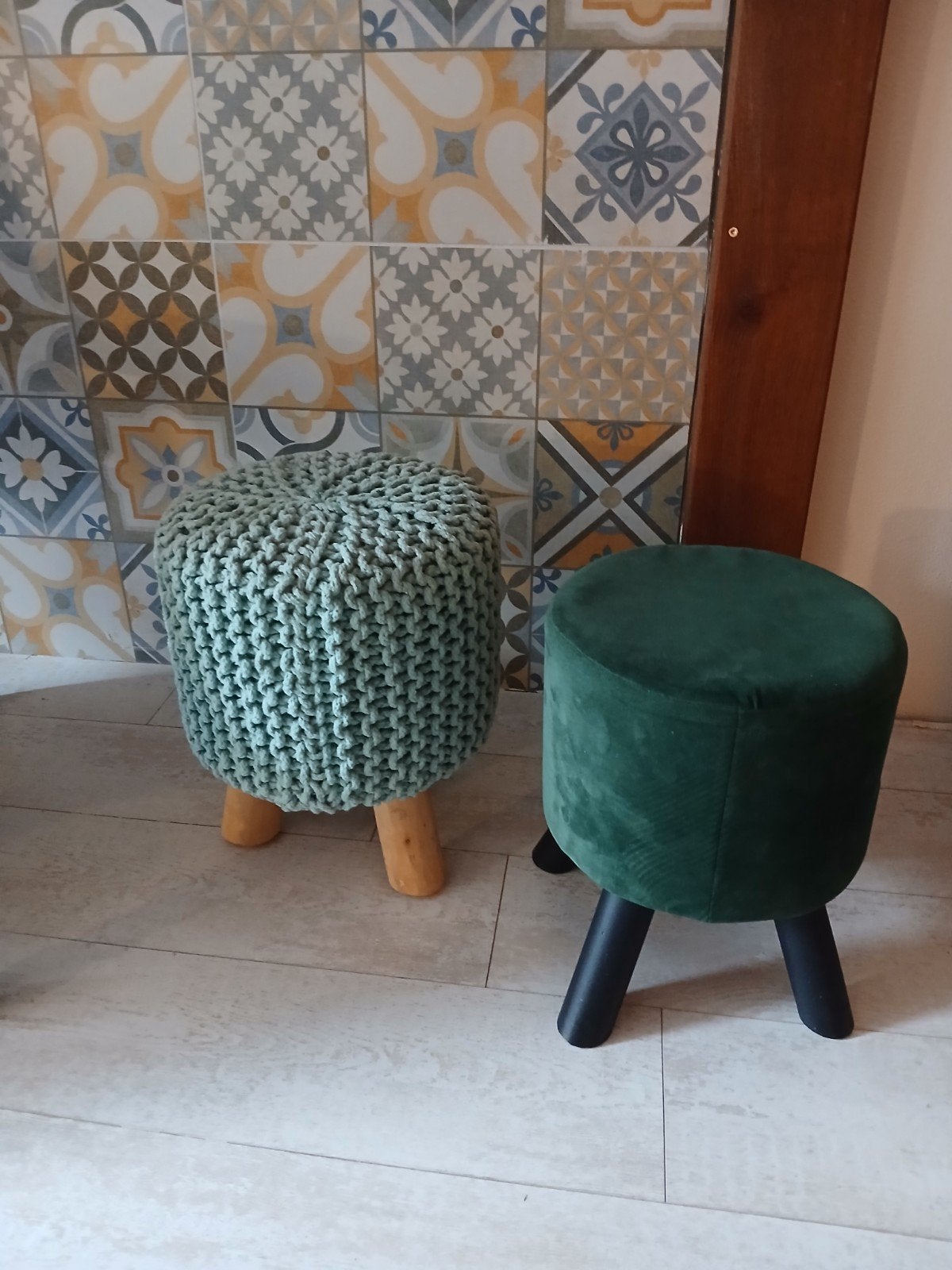 Set van 2 poefjes: groen gebreid en fluweel, Ophalen, Zo goed als nieuw, Overige materialen
