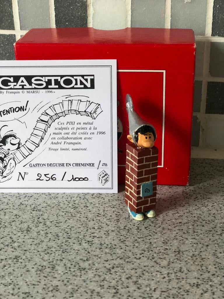 Gaston verkleed als open haard - pixi, Verzamelen, Stripfiguren, Zo goed als nieuw, Beeldje of Figuurtje, Asterix en Obelix, Ophalen of Verzenden