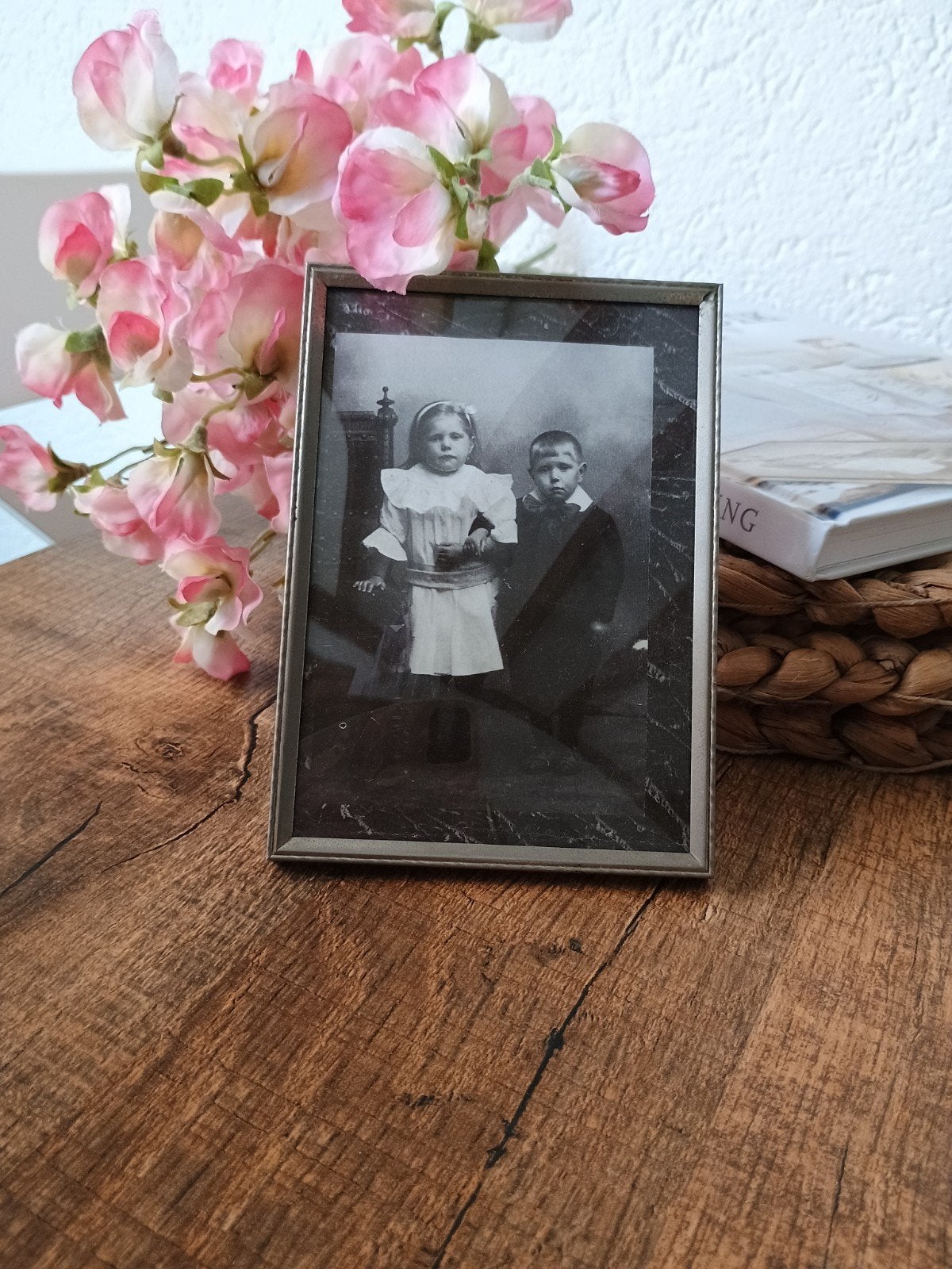 Oud fotolijstje met bol glas ( nr.30), Ophalen of Verzenden