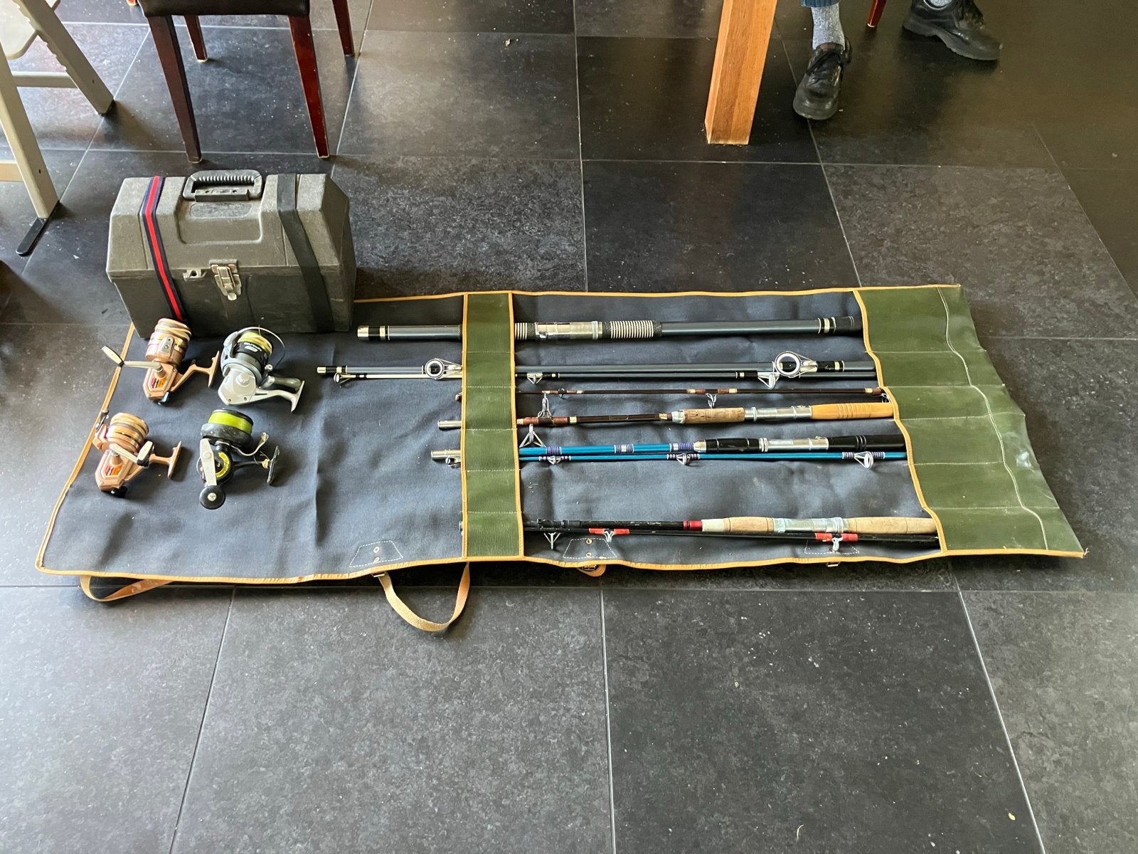Complete visuitrusting: 4 hengels, molens, lood en meer, Ophalen, Gebruikt, Complete hengel