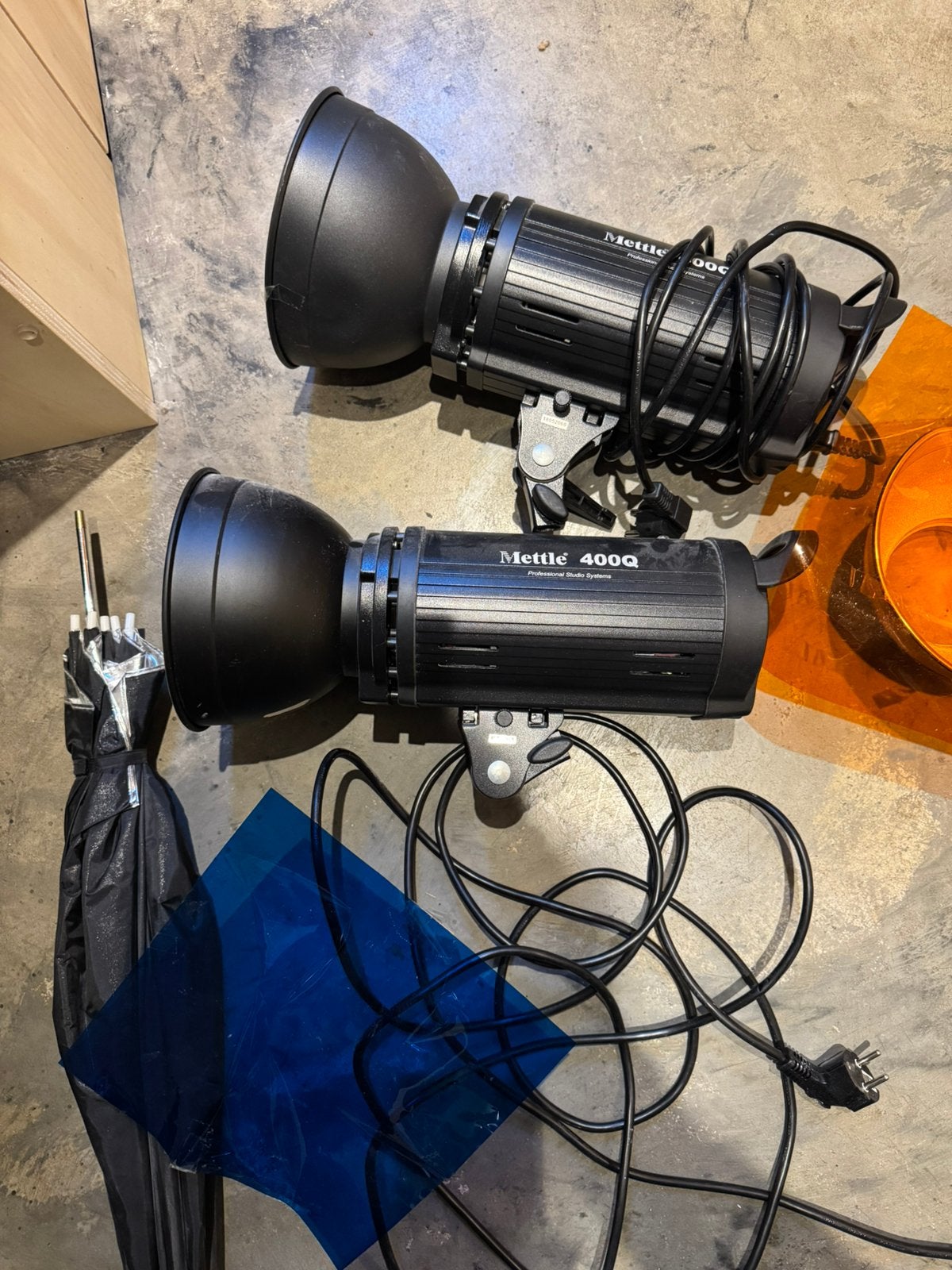 Twee fotolampen Mettle 400q met statieven en accessoires, Ophalen of Verzenden, Zo goed als nieuw