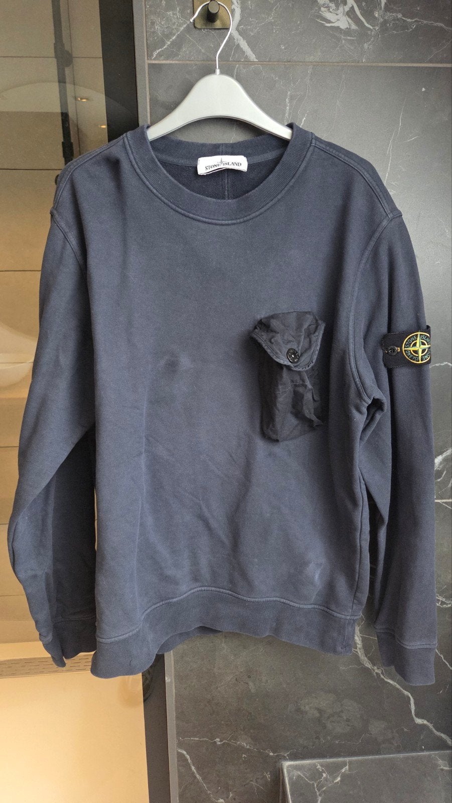 Stone Island Sweatshirt met Badge en Zak - Maat L, Kleding | Heren, Truien en Vesten, Maat 52/54 (L), Blauw, Ophalen of Verzenden