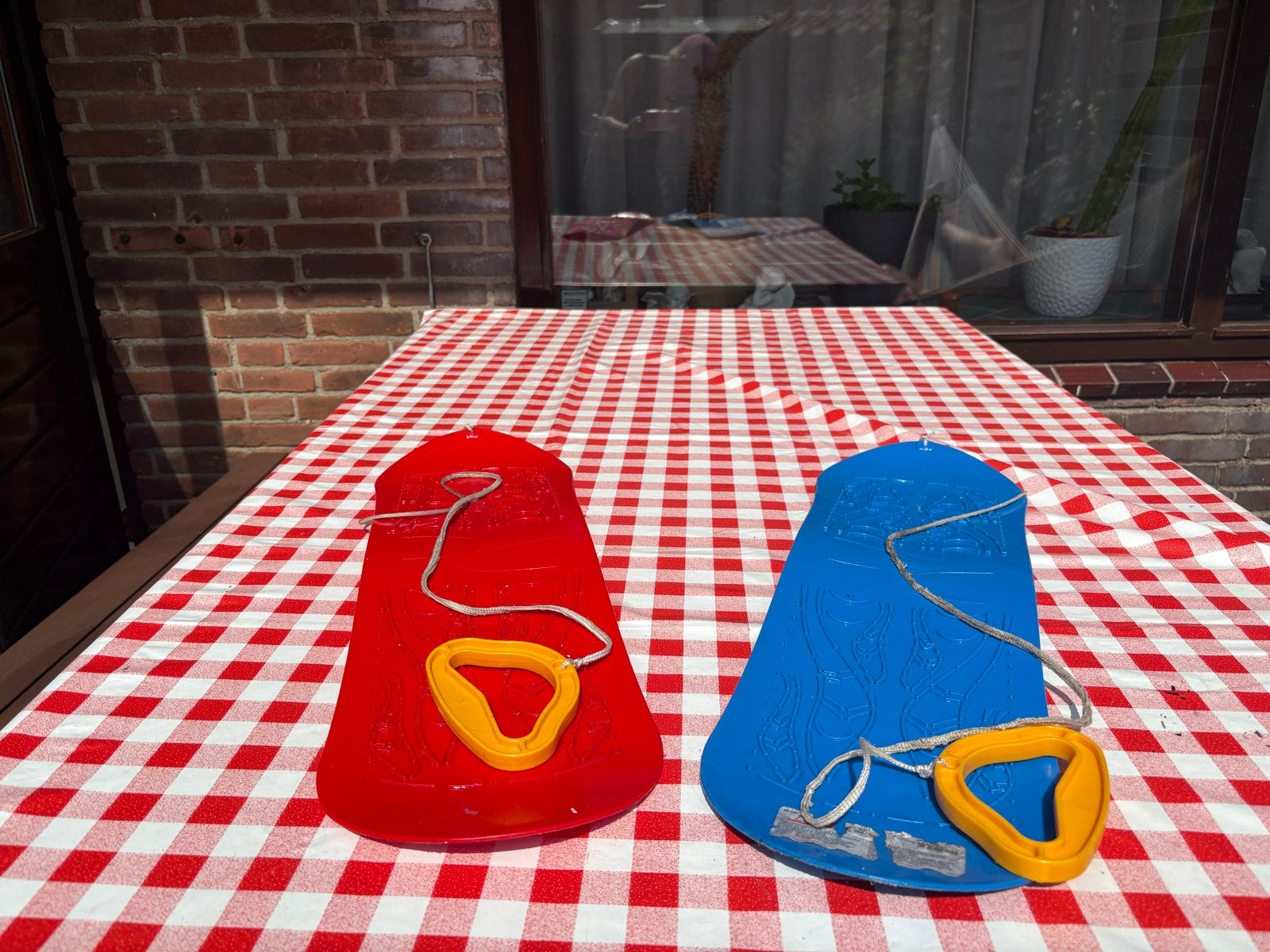 Rode en blauwe slee voor kinderen, Ophalen, Gebruikt, Kunststof